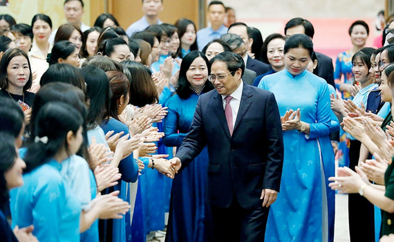 Thủ tướng Ch&iacute;nh phủ Phạm Minh Ch&iacute;nh đối thoại với phụ nữ nh&acirc;n kỷ niệm Ng&agrave;y Phụ nữ Việt Nam 20-10