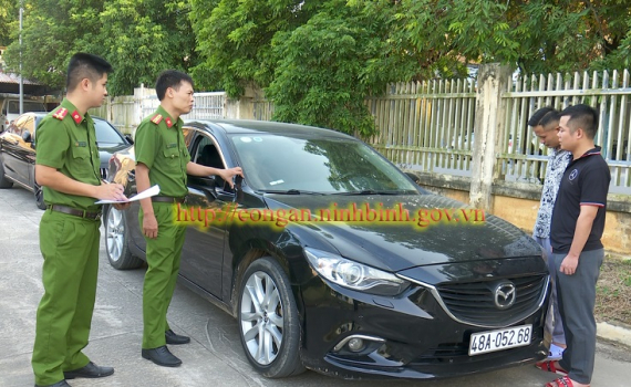 Bắt giữ 2 đối tượng trộm cắp xe &ocirc; t&ocirc;
