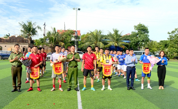 Giải giao lưu b&oacute;ng đ&aacute; ch&agrave;o mừng Đại hội đại biểu Đo&agrave;n TNCS Hồ Ch&iacute; Minh tỉnh Ninh B&igrave;nh