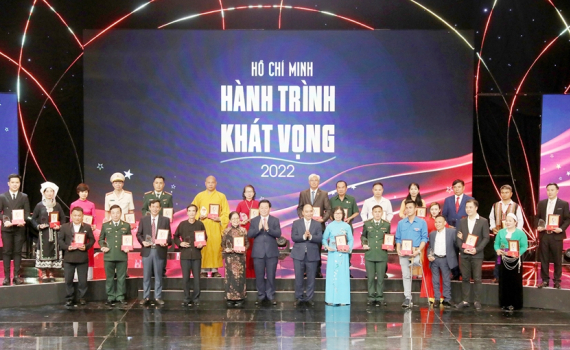 Chủ tịch nước dự Chương tr&igrave;nh &ldquo;Hồ Ch&iacute; Minh - H&agrave;nh tr&igrave;nh kh&aacute;t vọng 2022&rdquo;