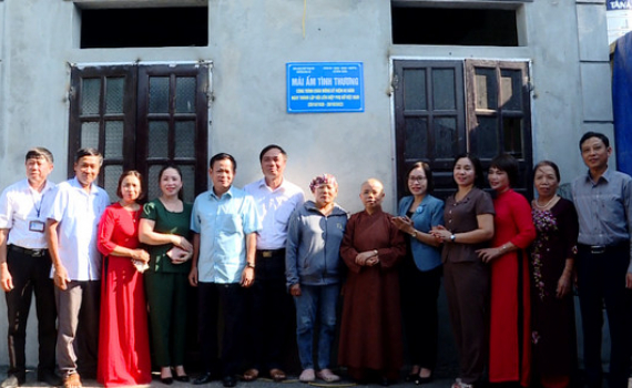 Kh&aacute;nh th&agrave;nh &ldquo;M&aacute;i ấm t&igrave;nh thương&rdquo; cho phụ nữ ngh&egrave;o tại x&atilde; Ninh Xu&acirc;n