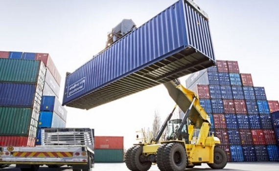 Xuất nhập khẩu tiếp tục l&agrave; điểm s&aacute;ng
