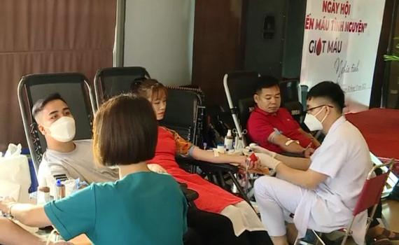 Chương tr&igrave;nh Hiến m&aacute;u t&igrave;nh nguyện tại th&agrave;nh phố Ninh B&igrave;nh