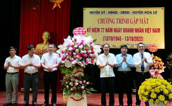 Hoa Lư gặp mặt kỷ niệm ng&agrave;y Doanh nh&acirc;n Việt Nam