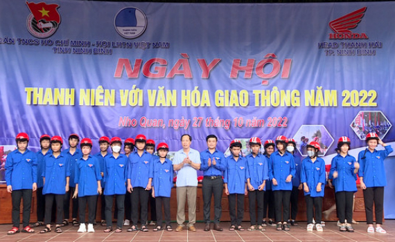 Ng&agrave;y hội &ldquo;Thanh ni&ecirc;n Ninh B&igrave;nh với văn ho&aacute; giao th&ocirc;ng&rdquo; tại trường THPT D&acirc;n tộc Nội tr&uacute; Ninh B&igrave;nh