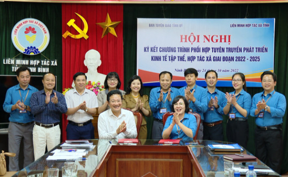 Hội nghị k&yacute; kết Chương tr&igrave;nh phối hợp tuy&ecirc;n truyền ph&aacute;t triển kinh tế tập thể, HTX giai đoạn 2022-2025
