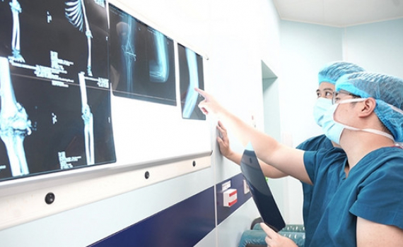 Sau 26 năm, c&aacute;nh tay biến dạng lần đầu được hồi phục nhờ c&ocirc;ng nghệ 3D
