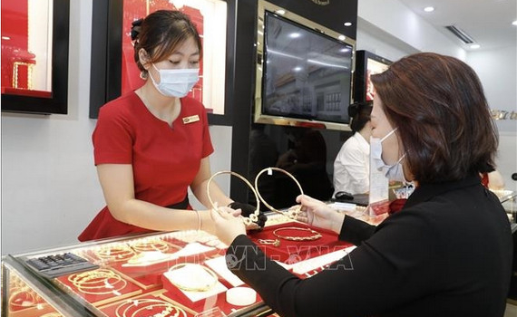 V&agrave;ng bất ngờ quay đầu giảm sốc