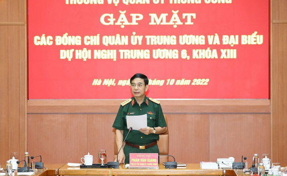 Thường vụ Qu&acirc;n ủy Trung ương tổ chức gặp mặt c&aacute;c đồng ch&iacute; Qu&acirc;n ủy Trung ương v&agrave; đại biểu qu&acirc;n đội dự Hội nghị Trung ương 6, kh&oacute;a XIII