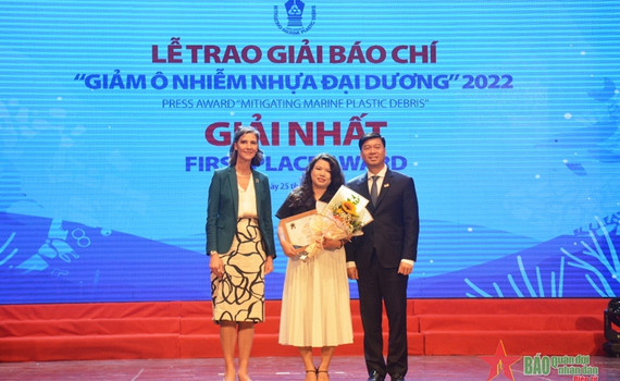 Trao Giải b&aacute;o ch&iacute; Giảm &ocirc; nhiễm nhựa đại dương năm 2022