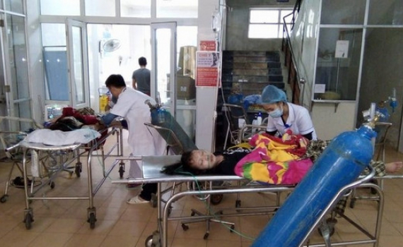 Bộ Y tế y&ecirc;u cầu c&aacute;c tỉnh từ Quảng B&igrave;nh đến Ph&uacute; Y&ecirc;n đảm bảo kh&aacute;m chữa bệnh trong mưa lũ