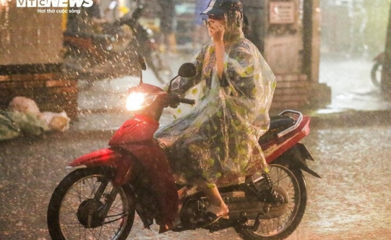 Thời tiết h&ocirc;m nay (12-10): Bắc Bộ đ&ecirc;m trời lạnh, trưa nắng, từ chiều c&oacute; mưa vừa, mưa to v&agrave; d&ocirc;ng