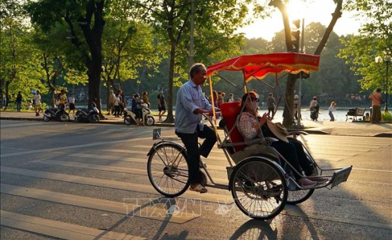 Thời tiết h&ocirc;m nay (1-10): H&agrave; Nội chiều tối v&agrave; đ&ecirc;m c&oacute; mưa, ng&agrave;y nắng