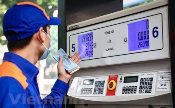C&oacute; thể điều chỉnh gi&aacute; xăng dầu v&agrave;o thứ Năm hằng tuần