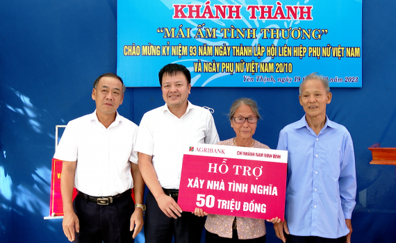 Kh&aacute;nh th&agrave;nh nh&agrave; &ldquo;M&aacute;i ấm t&igrave;nh thương&rdquo; tặng hội vi&ecirc;n phụ nữ c&oacute; ho&agrave;n cảnh kh&oacute; khăn tại thị trấn Y&ecirc;n Thịnh
