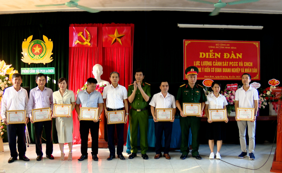 Diễn đ&agrave;n lực lượng Cảnh s&aacute;t Ph&ograve;ng ch&aacute;y chữa ch&aacute;y v&agrave; cứu nạn cứu hộ lắng nghe &yacute; kiến cơ quan, doanh nghiệp v&agrave; nh&acirc;n d&acirc;n