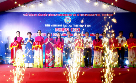 Li&ecirc;n minh Hợp t&aacute;c x&atilde; tỉnh khai mạc Phi&ecirc;n chợ giới thiệu sản phẩm HTX, sản phẩm OCOP năm 2023