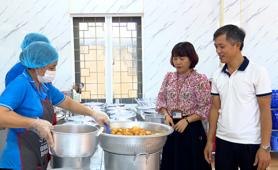 Ninh B&igrave;nh đảm bảo an to&agrave;n thực phẩm bếp ăn b&aacute;n tr&uacute; trường học