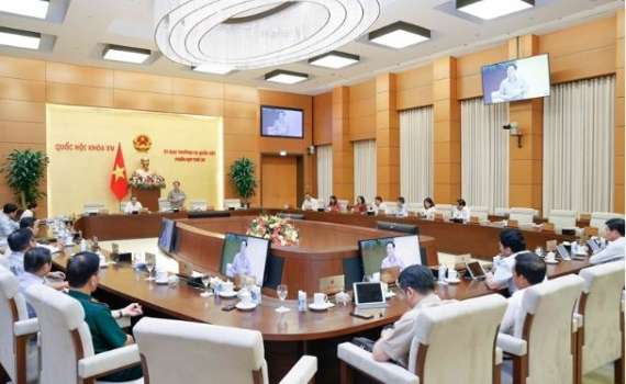 Ủy ban Thường vụ Quốc hội cho &yacute; kiến c&ocirc;ng t&aacute;c chuẩn bị lấy phiếu t&iacute;n nhiệm