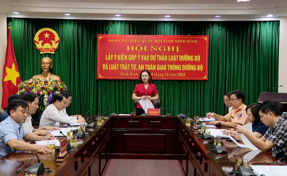 Đo&agrave;n Đại biểu Quốc hội tỉnh Ninh B&igrave;nh lấy &yacute; kiến g&oacute;p &yacute; v&agrave;o dự thảo Luật Đường bộ v&agrave; Luật Trật tự, an to&agrave;n giao th&ocirc;ng đường bộ