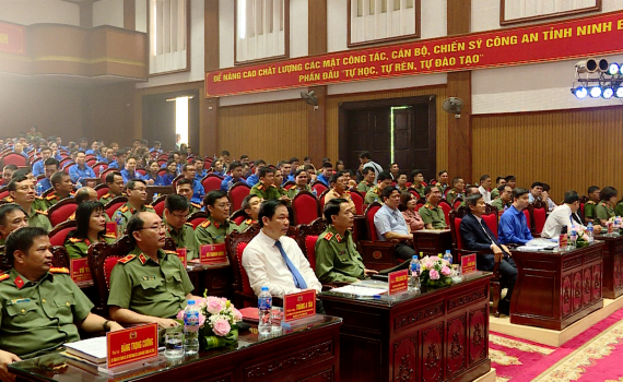 Biểu dương m&ocirc; h&igrave;nh, c&aacute;n bộ, đo&agrave;n vi&ecirc;n, thanh ni&ecirc;n ti&ecirc;u biểu trong phong tr&agrave;o to&agrave;n d&acirc;n bảo vệ an ninh Tổ quốc giai đoạn 2018-2023
