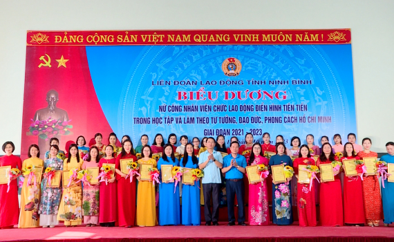 Biểu dương 255 nữ c&ocirc;ng nh&acirc;n vi&ecirc;n chức, lao động điển h&igrave;nh ti&ecirc;n tiến trong học tập v&agrave; l&agrave;m theo lời B&aacute;c