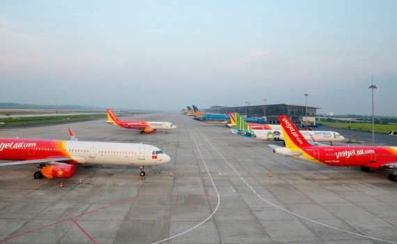 Gi&aacute; v&eacute; c&aacute;c h&atilde;ng bay nội địa vẫn kh&aacute; cao