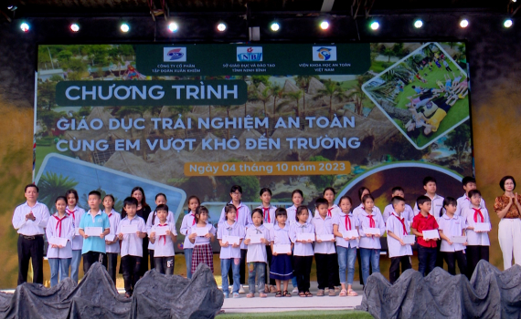 Chương tr&igrave;nh gi&aacute;o dục trải nghiệm an to&agrave;n, c&ugrave;ng em vượt kh&oacute; đến trường