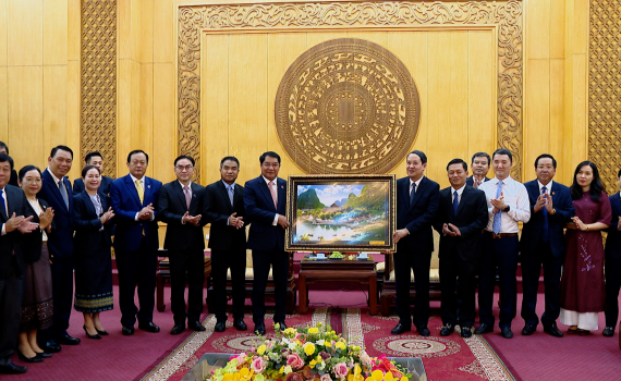 Đo&agrave;n đại biểu cấp cao Thủ đ&ocirc; Vi&ecirc;ng Chăn, nước Cộng h&ograve;a D&acirc;n chủ Nh&acirc;n d&acirc;n L&agrave;o ch&agrave;o x&atilde; giao l&atilde;nh đạo tỉnh Ninh B&igrave;nh