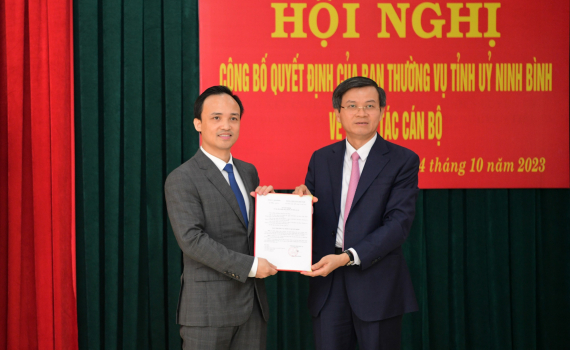 C&ocirc;ng bố Quyết định của Ban Thường vụ Tỉnh ủy về c&ocirc;ng t&aacute;c c&aacute;n bộ tại Y&ecirc;n M&ocirc;