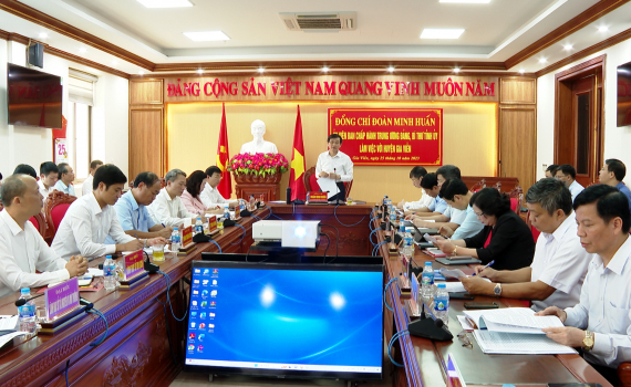 Đồng ch&iacute; B&iacute; thư Tỉnh ủy Đo&agrave;n Minh Huấn l&agrave;m việc với huyện Gia Viễn
