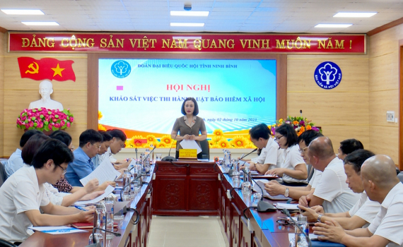 Đo&agrave;n Đại biểu Quốc hội tỉnh khảo s&aacute;t việc thi h&agrave;nh Luật Bảo hiểm x&atilde; hội