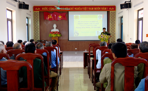 Tuy&ecirc;n truyền ph&ograve;ng ch&aacute;y chữa ch&aacute;y cho người d&acirc;n tr&ecirc;n địa b&agrave;n phường Đ&ocirc;ng Th&agrave;nh