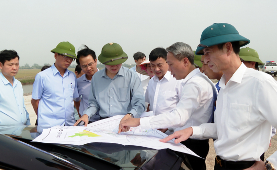 Đồng ch&iacute; B&iacute; thư Tỉnh ủy khảo s&aacute;t một số c&ocirc;ng tr&igrave;nh, dự &aacute;n tr&ecirc;n địa b&agrave;n huyện Gia Viễn