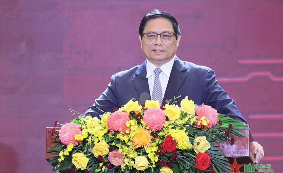 Thủ tướng Phạm Minh Ch&iacute;nh: Chuyển đổi số phải để người d&acirc;n, doanh nghiệp được hưởng lợi