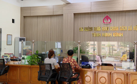 Ng&acirc;n h&agrave;ng Ch&iacute;nh s&aacute;ch x&atilde; hội tỉnh giải ng&acirc;n cho người chấp h&agrave;nh xong &aacute;n phạt t&ugrave;
