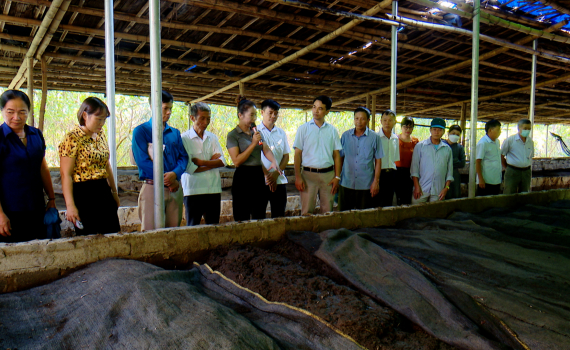 Tham quan, học tập kinh nghiệm m&ocirc; h&igrave;nh xử l&yacute; r&aacute;c thải th&acirc;n thiện tại huyện Gia Viễn