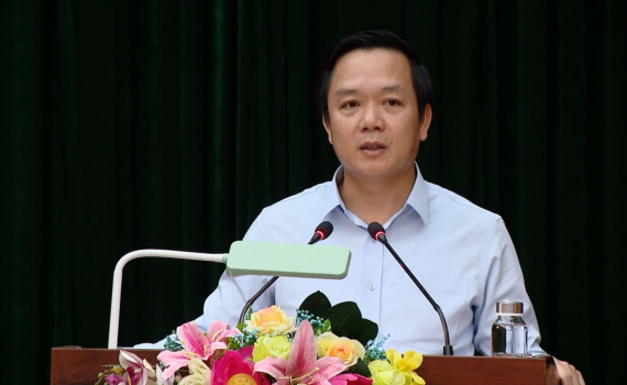 Đồng ch&iacute; Chủ tịch UBND tỉnh Phạm Quang Ngọc đối thoại với n&ocirc;ng d&acirc;n