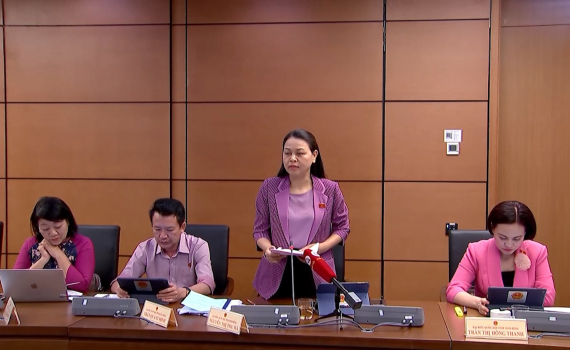 Đại biểu Quốc hội tỉnh Ninh B&igrave;nh thảo luận tại tổ về t&igrave;nh h&igrave;nh ph&aacute;t triển KT-XH