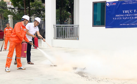 C&ocirc;ng ty Điện lực Ninh B&igrave;nh tập huấn c&ocirc;ng t&aacute;c ph&ograve;ng ch&aacute;y chữa ch&aacute;y