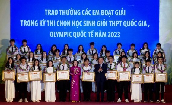 Chương tr&igrave;nh &ldquo;Chắp c&aacute;nh ước mơ&rdquo; Quỹ Khuyến học, khuyến t&agrave;i Đinh Bộ Lĩnh vinh danh, khen thưởng học sinh, sinh vi&ecirc;n, vận động vi&ecirc;n đạt th&agrave;nh t&iacute;ch xuất sắc năm 2023