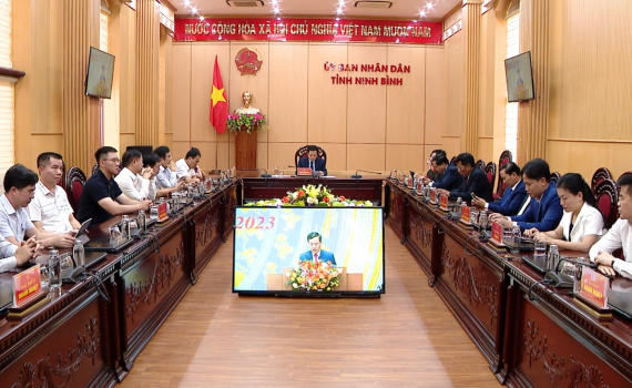 Thường trực Ch&iacute;nh phủ gặp mặt đại diện giới doanh nh&acirc;n Việt Nam