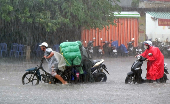 Thời tiết h&ocirc;m nay (15-10): Ba miền c&oacute; mưa d&ocirc;ng, c&oacute; nơi mưa rất to