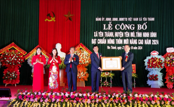 Y&ecirc;n Th&agrave;nh đ&oacute;n bằng c&ocirc;ng nhận x&atilde; đạt chuẩn n&ocirc;ng th&ocirc;n mới n&acirc;ng cao