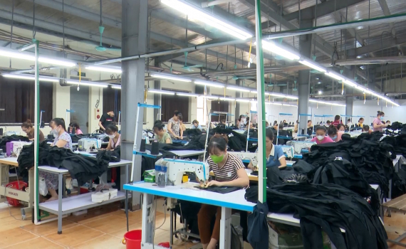 Doanh nghiệp dệt may tăng đ&agrave; phục hồi sản xuất