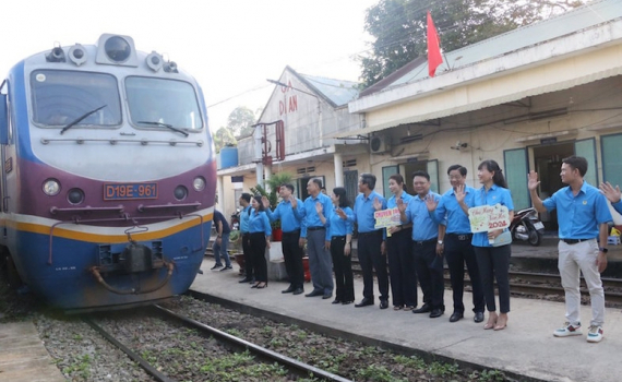 H&agrave;ng ngh&igrave;n v&eacute; t&agrave;u, v&eacute; m&aacute;y bay miễn ph&iacute; cho người lao động về qu&ecirc; đ&oacute;n Tết Ất Tỵ