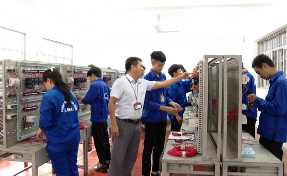 Ninh B&igrave;nh tăng cường c&ocirc;ng t&aacute;c đ&agrave;o tạo nguồn nh&acirc;n lực chất lượng cao