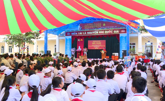 Sơ kết m&ocirc; h&igrave;nh C&acirc;u lạc bộ phổ biến kiến thức ph&aacute;p luật trong học sinh tại Trường THCS Y&ecirc;n Nh&acirc;n