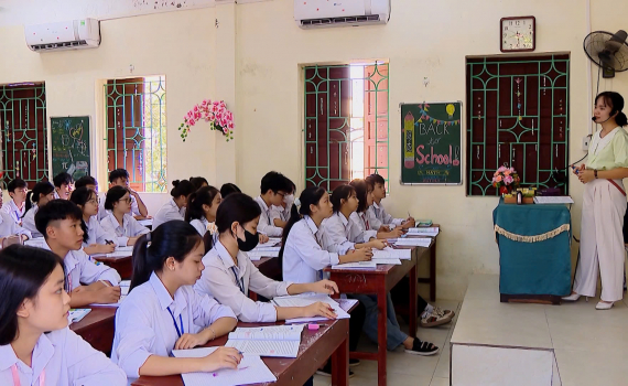 Ng&ocirc;i trường c&oacute; nhiều học sinh được Quỹ khuyến học, khuyến t&agrave;i Đinh Bộ Lĩnh khen thưởng