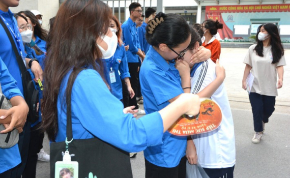 Bốc thăm m&ocirc;n thi thứ 3 v&agrave;o lớp 10: Chưa ph&ugrave; hợp với Chương tr&igrave;nh GDPT 2018, g&acirc;y &aacute;p lực tới học sinh